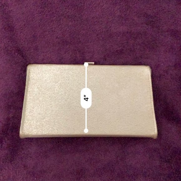 1960’s Silver Micro Shimmer Clutch - with Mirror - Flap Closure - Picture 3 of 7